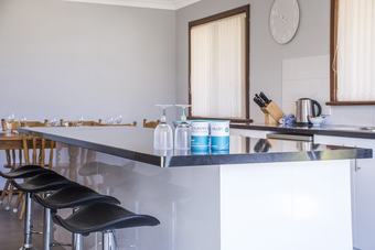 Back Beach Retreat - Pet Friendly