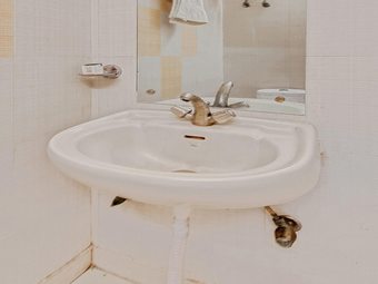 Hotel Spot On 49049 Shree Chaitanya Math Saraswati Bhawan