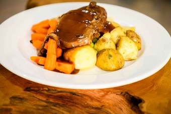 Top Of The Town Hotel Motel