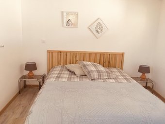 House With One Bedroom In Ch�teauneuf-val-saint-donat, With Wonderful Mountain View, Pool Access, Enclosed Garden