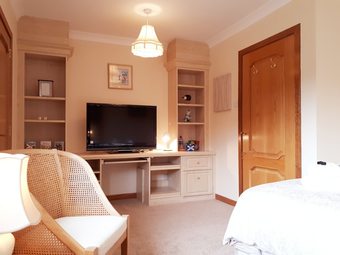 Bed & Breakfast High March