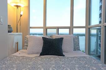 Spectacular High Rise On The Waterfront