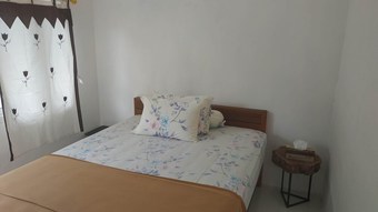 Hostal Genthong Homestay - Hostel