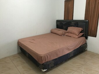 Hostal Oyo 2257 Pondok Alief