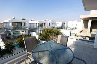 Huge Luxury Pool Villa