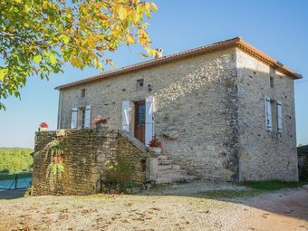Lovely Holiday Home With Private Pool In Montcabrier