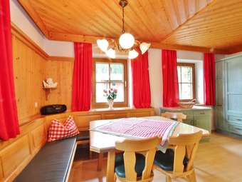 Apartamentos Charming Holiday Home With Private Swimming Pool In Salzburg