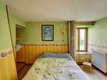 Quaint Holiday Home For 6 In Vanne