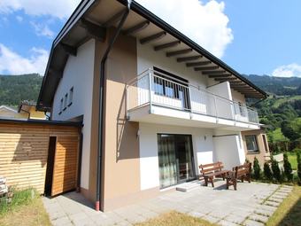 Cozy Holiday Home In Goldegg Near Lake