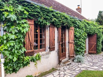 Delightful Holiday Home With A Large Private Swimming Pool, Perfect For Families