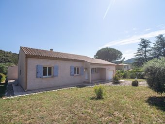 Spacious Villa In Roquebrun With Swimming Pool