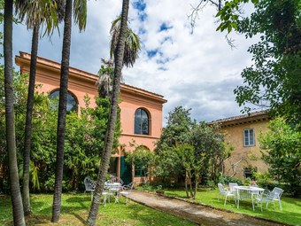 Agroturismo Plush Farmhouse In Bacchereto With Swimming Pool