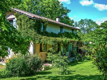 Cosy Holiday Home In Parisot With Swimming Pool