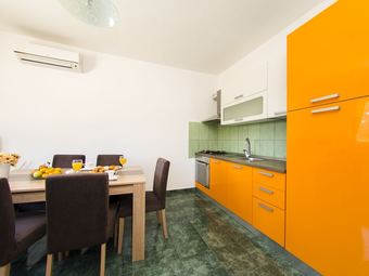 Lovely Holiday Home With Private Pool, Fenced Garden, Roofed Terrace, Bbq