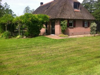 Peaceful Holiday Home In Ossenzijl With Garden