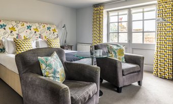 Posada Crown And Castle