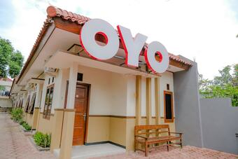 Hostal Oyo 2835 Sakinah Family Residence