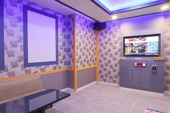 Nuri (blue Road Town Pension