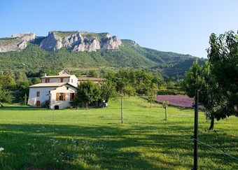 Belle Maison Grand Jardin (maison Du Milieu)