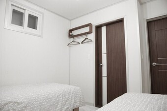 Hotel Raccoon House
