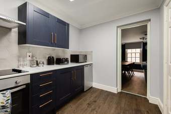 The Old Station House - Stylish & Central 2bdr Apartment