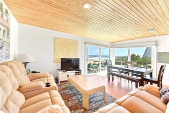 Hostal Harmony Beach House, 3 Bedrooms, Ocean Front, Large Deck, Sleeps 6