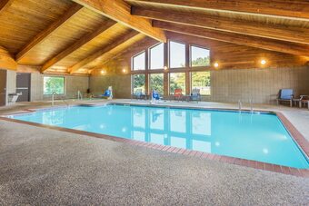 Hotel Americinn By Wyndham Menominee