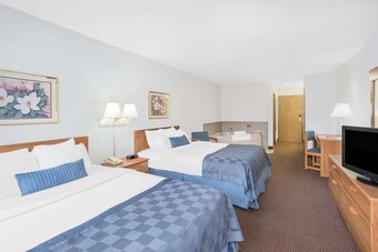 Hotel Ramada By Wyndham Hancock Waterfront