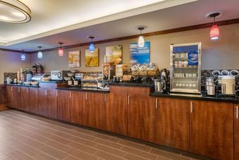 Hotel Comfort Inn & Suites