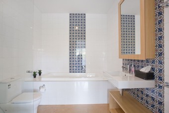 Four Kings Apartments