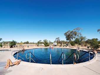 Motel Lightning Ridge Outback Resort & Caravan Park