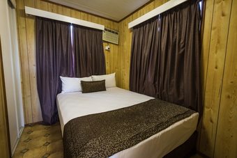 Motel Hotel Settlers