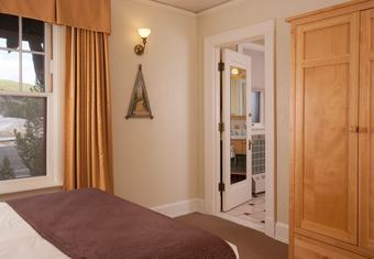 Hotel Old Faithful Inn - Inside The Park