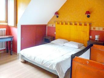 House With 5 Bedrooms In Plougrescant, With Furnished Garden - 2 Km From The Beach