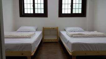 Hostal Blanc Guesthouse