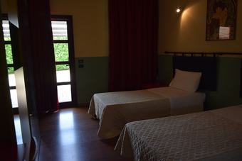 Break Hotel & Motel