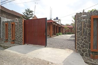 Hotel Reddoorz Syariah Near Akmil Magelang