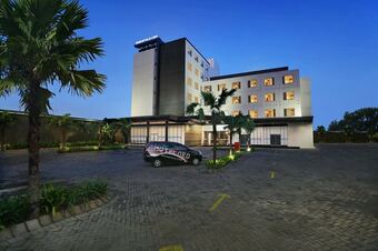 Hotel Neo+ Waru Sidoarjo By Aston