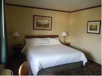 Creston Hotel & Suites