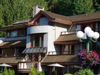 Hotel Sunshine Coast Resort