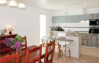 Four-bedroom Holiday Home In Saint Roman