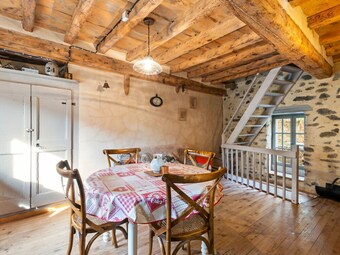 Gorgeous Holiday Home In Urbanya With Garden