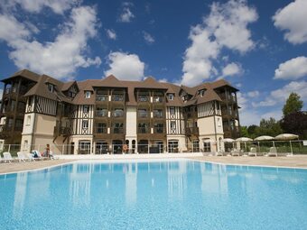 Traditional Apartment With Balcony Or Terrace In Deauville