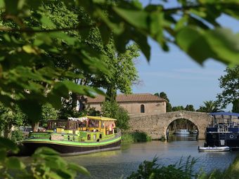 Cozy Holiday Home With Terrace Surrounded By Vineyards