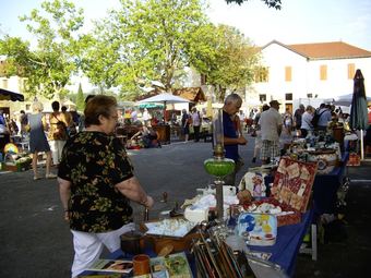 Villa Lush Holiday Home In Montcabrier With Swimming Pool