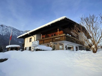 Scenic Holiday Home With Ski Storage, Parking, Balcony