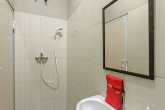 Hotel Reddoorz Near Puri Indah Mall