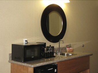 Hotel Howards On The River