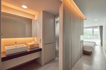 Parotia Hotel