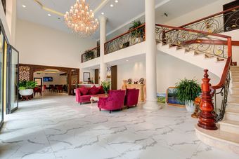 Heaven Gate Hotel O Quy Ho